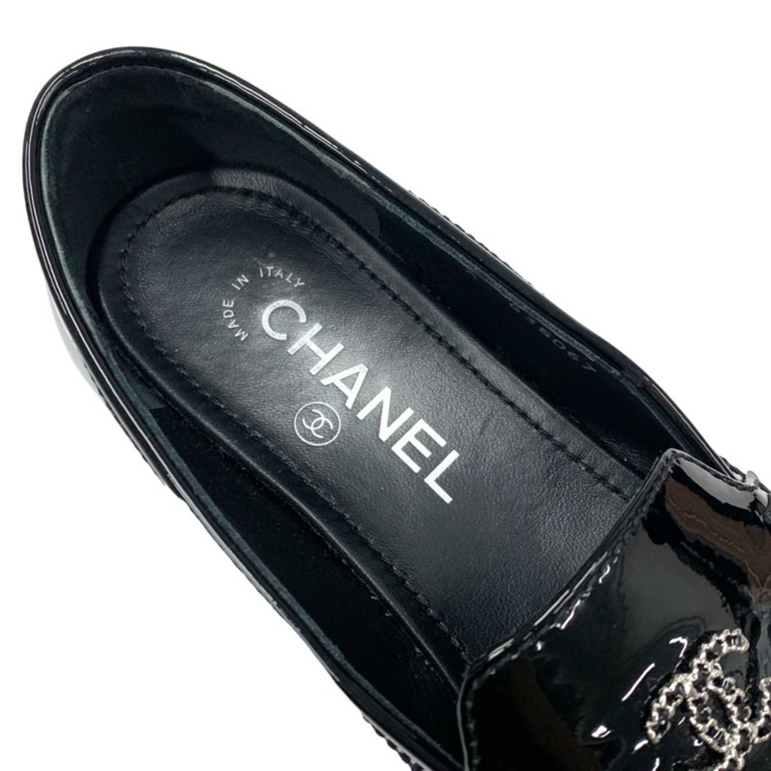 CHANEL(シャネル)のシャネル CHANEL ローファー 革靴 フラットシューズ 靴 シューズ ココマーク チェーン パテント ブラック 黒 レディースの靴/シューズ(ローファー/革靴)の商品写真