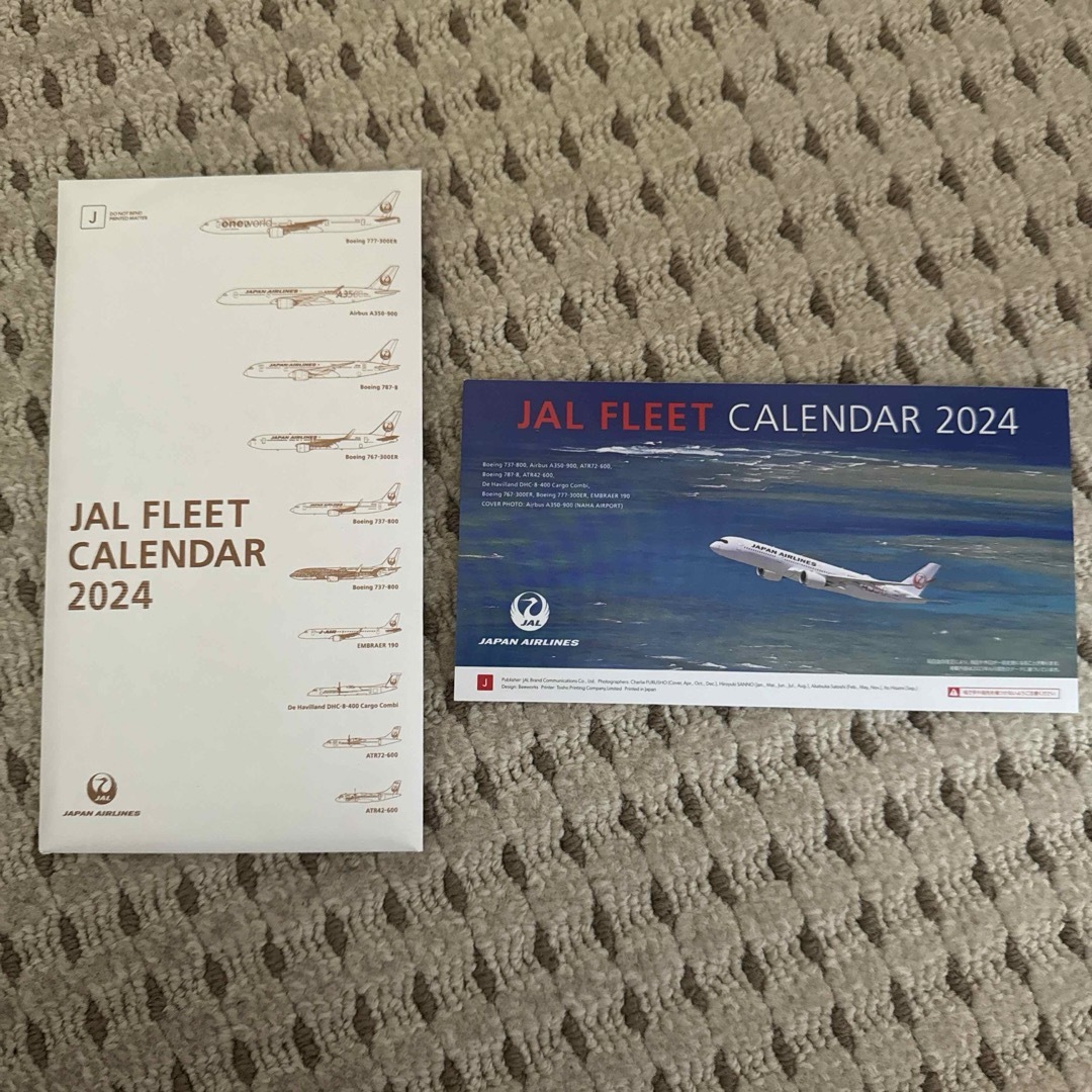 JAL(日本航空)(ジャル(ニホンコウクウ))の【JAL日本航空】2024年卓上カレンダー　新品 インテリア/住まい/日用品の文房具(カレンダー/スケジュール)の商品写真