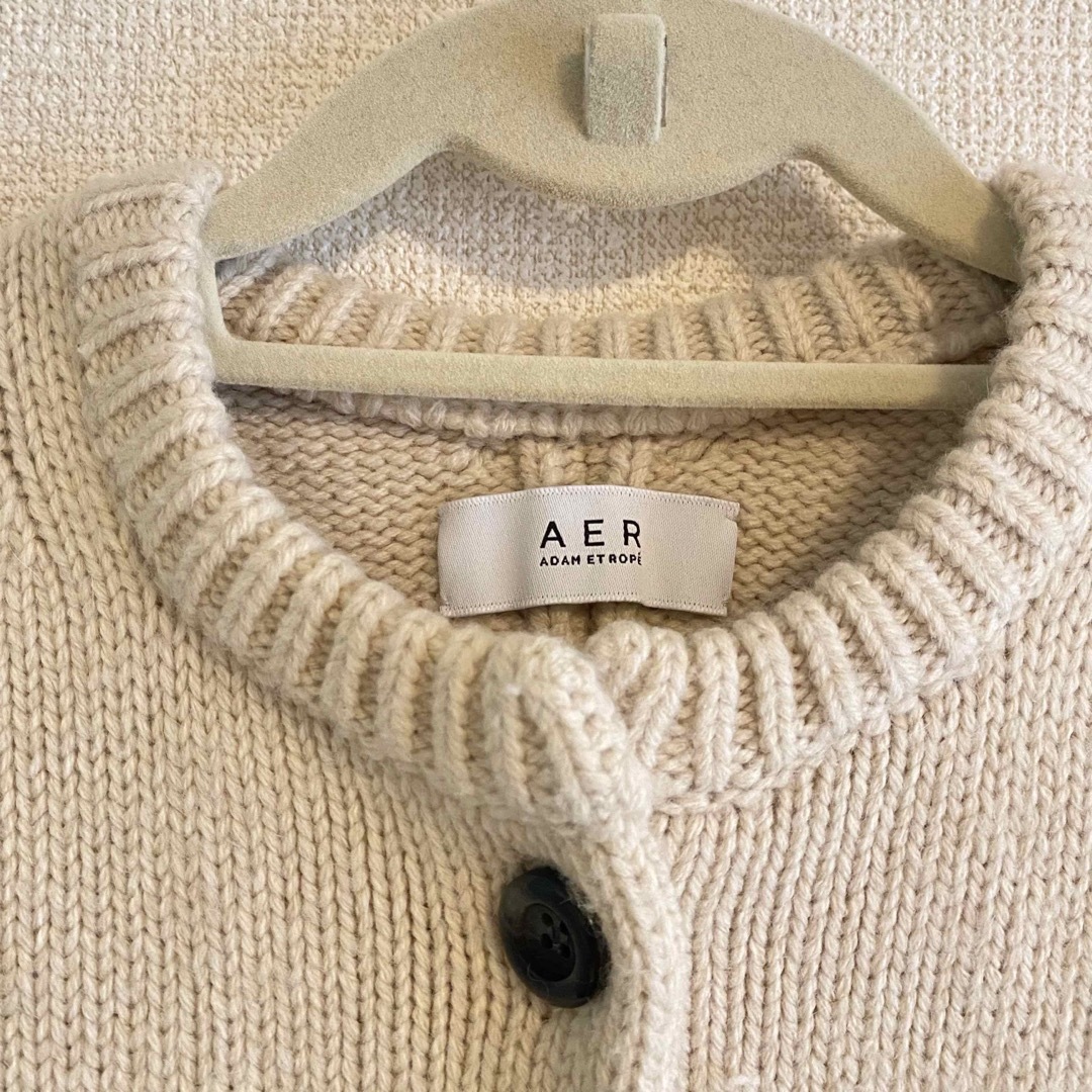AER ADAM ET ROPE(アダムエロペ)のアダムエロペ　ローゲージクルーネックカーディガン　ホワイト レディースのトップス(カーディガン)の商品写真