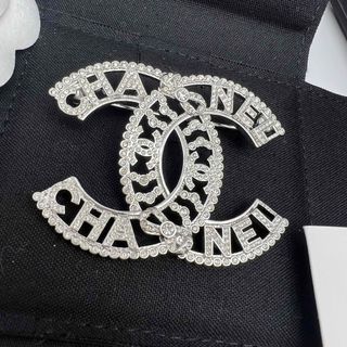 シャネル(CHANEL)の美しくてエレガント♪【CHANEL】ブローチ メタル クリスタル(ブローチ/コサージュ)