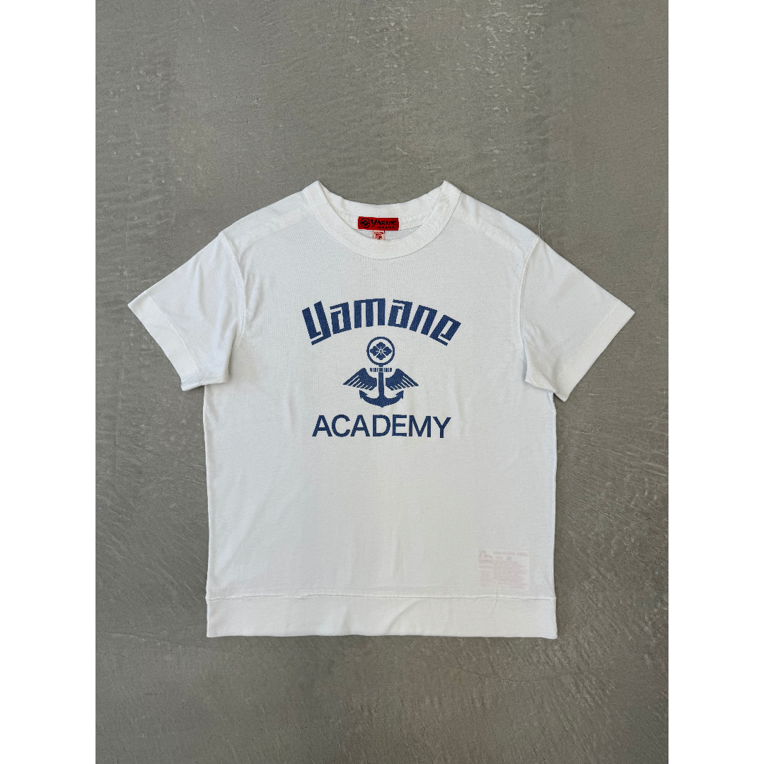 EVISU(エビス)のヤマネ アカデミーロゴ Tシャツ 40ホワイト YAMANE エビス EVISU メンズのトップス(Tシャツ/カットソー(半袖/袖なし))の商品写真