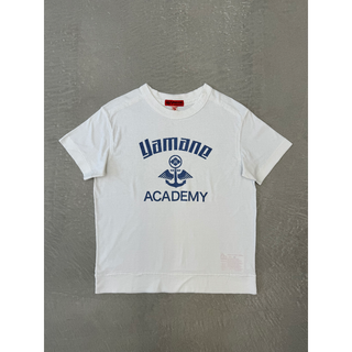 エビス(EVISU)のヤマネ アカデミーロゴ Tシャツ 40ホワイト YAMANE エビス EVISU(Tシャツ/カットソー(半袖/袖なし))