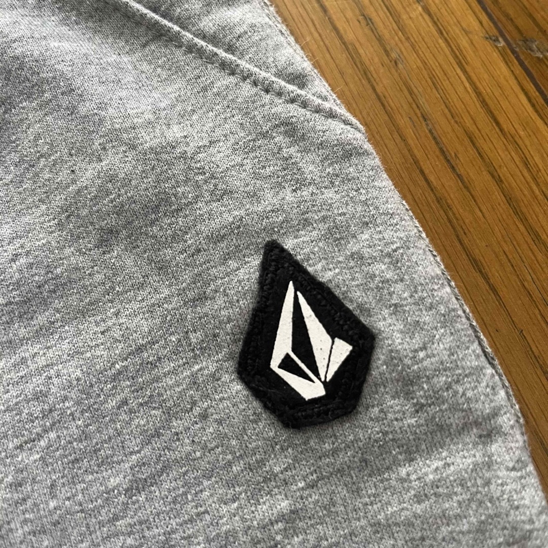 volcom(ボルコム)のレア！VOLCOM新品ベビー用Tシャツ&スウェット　セットアップ　18M キッズ/ベビー/マタニティのベビー服(~85cm)(Ｔシャツ)の商品写真