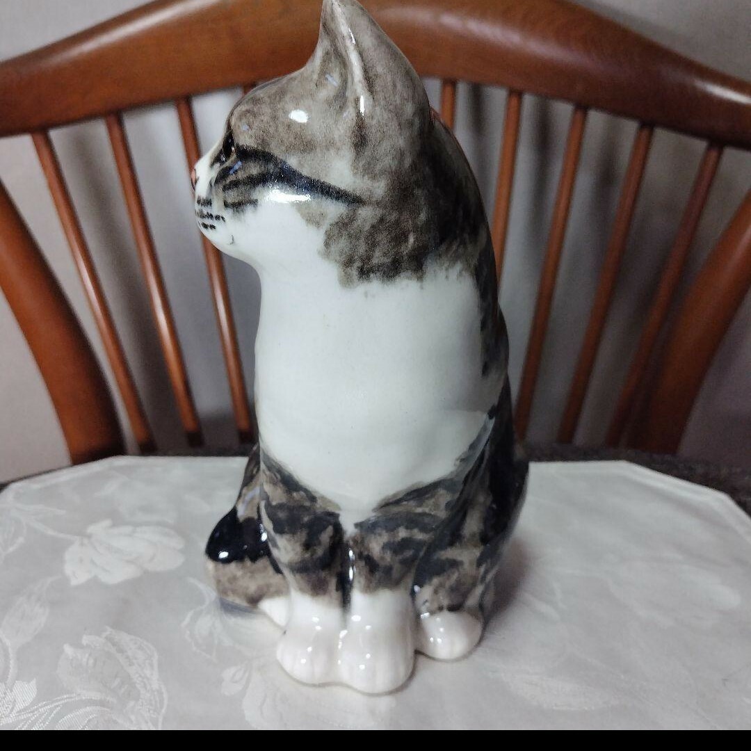 ウィンスタンレイキャット(ケンジントンキャット)サイズ4、グレーホワイトの猫 インテリア/住まい/日用品のインテリア小物(置物)の商品写真