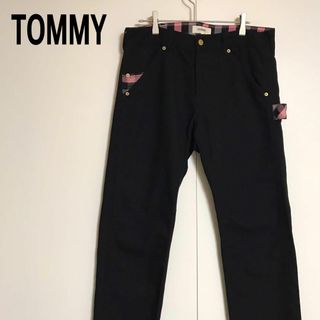 トミーヒルフィガー(TOMMY HILFIGER)の【美品】トミー　刺繍ロゴ入りストレートジーンズ　ブラック　入手困難　A972(デニム/ジーンズ)