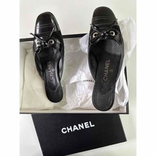 シャネル(CHANEL)の靴　37  CHANEL 黒　中古(ミュール)