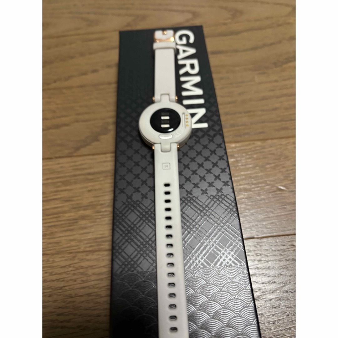 GARMIN(ガーミン)のGARMIN LILY SPORT LIGHT SAND/ROSE GOL スポーツ/アウトドアのトレーニング/エクササイズ(トレーニング用品)の商品写真