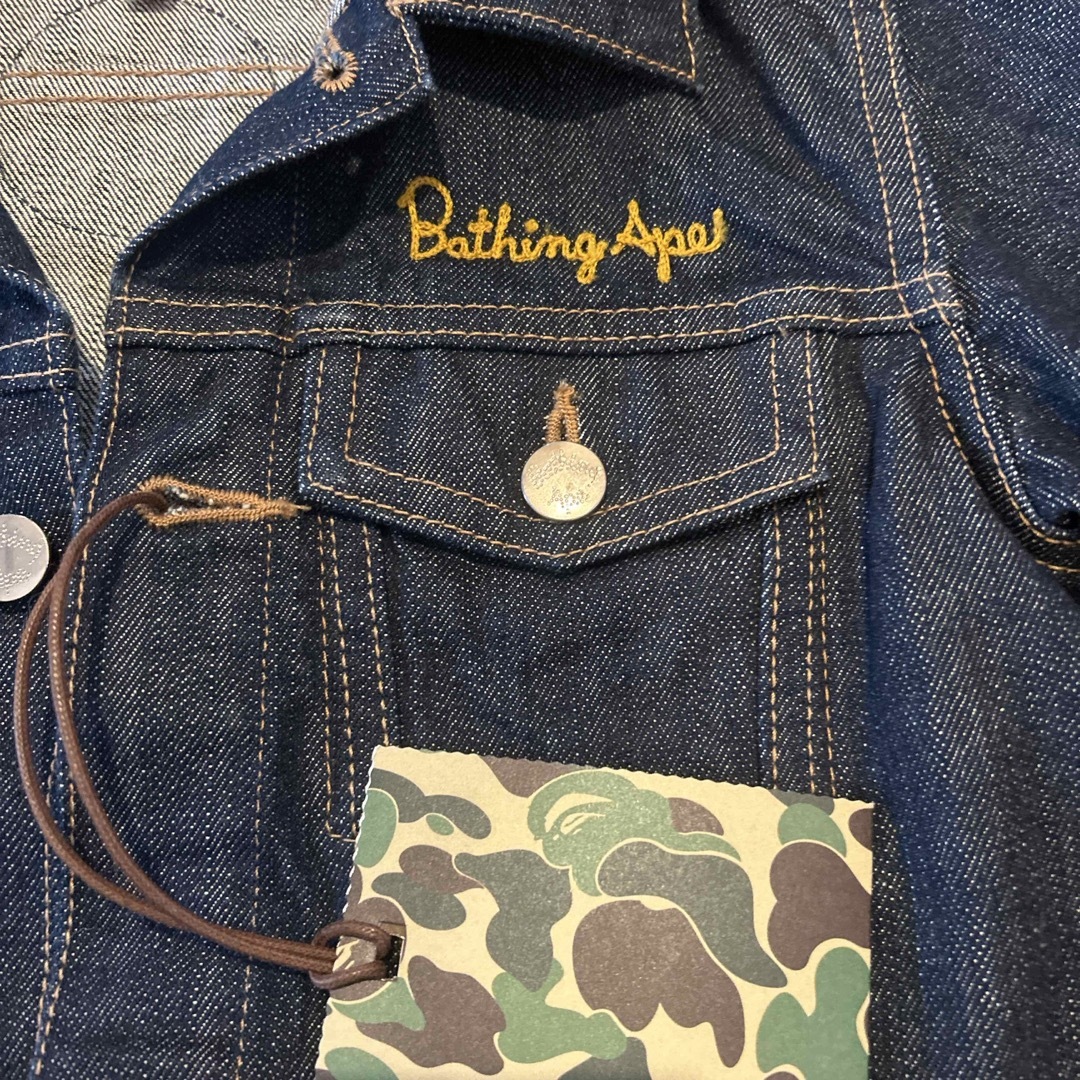 A BATHING APE(アベイシングエイプ)のAPE デニムジャケット未使用 キッズ/ベビー/マタニティのキッズ服男の子用(90cm~)(ジャケット/上着)の商品写真