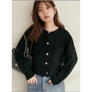 ナチュラルクチュール(natural couture)の【新品未使用】ハート釦クルーネックカーディガンnaturalcouture　(カーディガン)