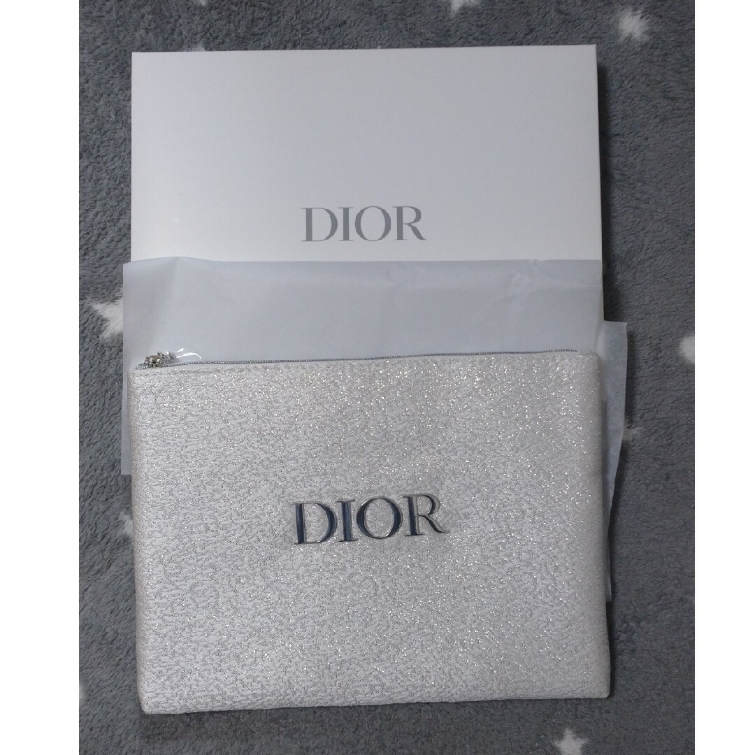 Dior(ディオール)の【新品未使用】DIOR ディオール ノベルティポーチ シルバー 箱付き レディースのファッション小物(ポーチ)の商品写真