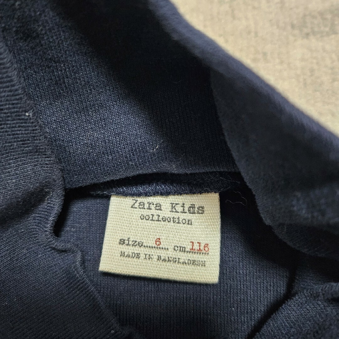 ZARA(ザラ)のザラ　ZARA　ハイネック　ネイビー　120 キッズ/ベビー/マタニティのキッズ服女の子用(90cm~)(Tシャツ/カットソー)の商品写真