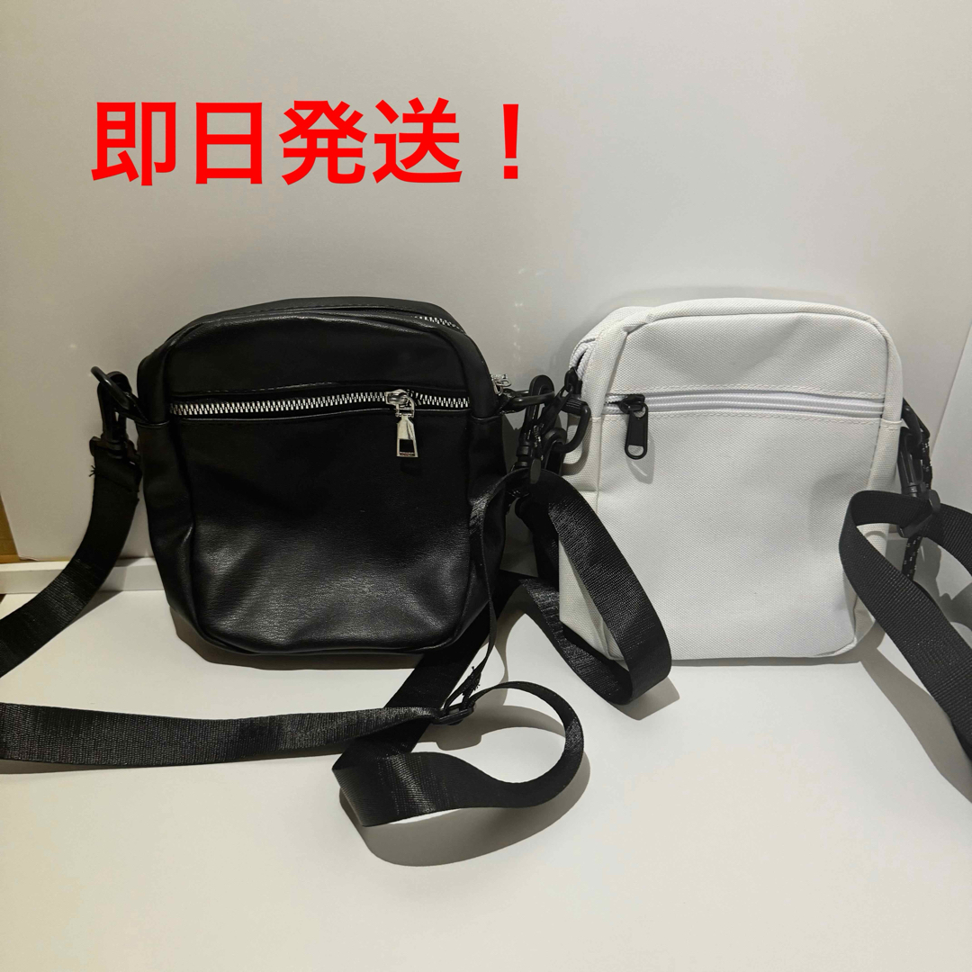 ショルダーバッグ 黒 白 セット レディースのバッグ(ショルダーバッグ)の商品写真