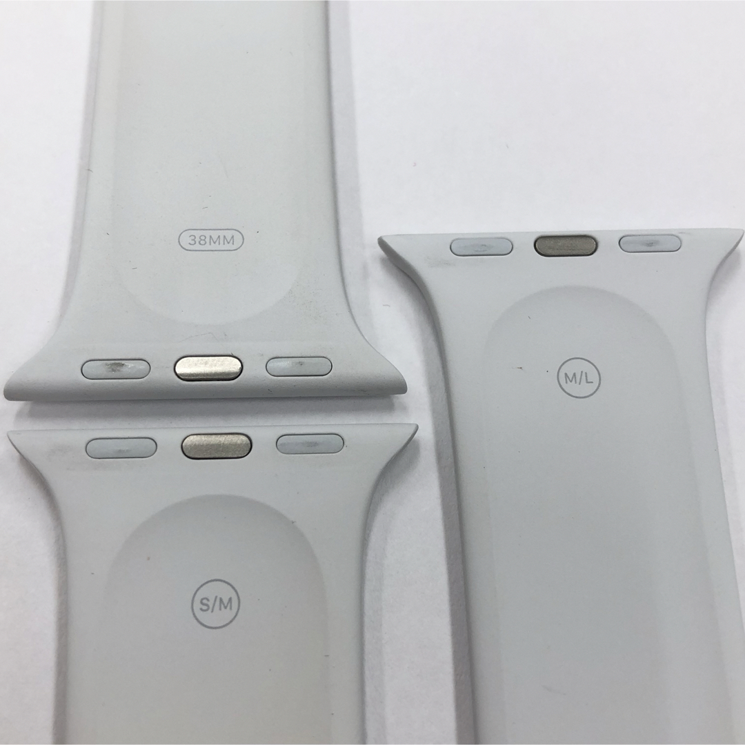 Apple Watch(アップルウォッチ)のスポーツバンド 38/40mm アップルウォッチ 白 純正Apple スマホ/家電/カメラのスマートフォン/携帯電話(その他)の商品写真
