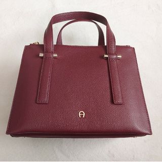 アイグナー(AIGNER)のアイグナー レザーバッグ 2way バーガンディ(ショルダーバッグ)