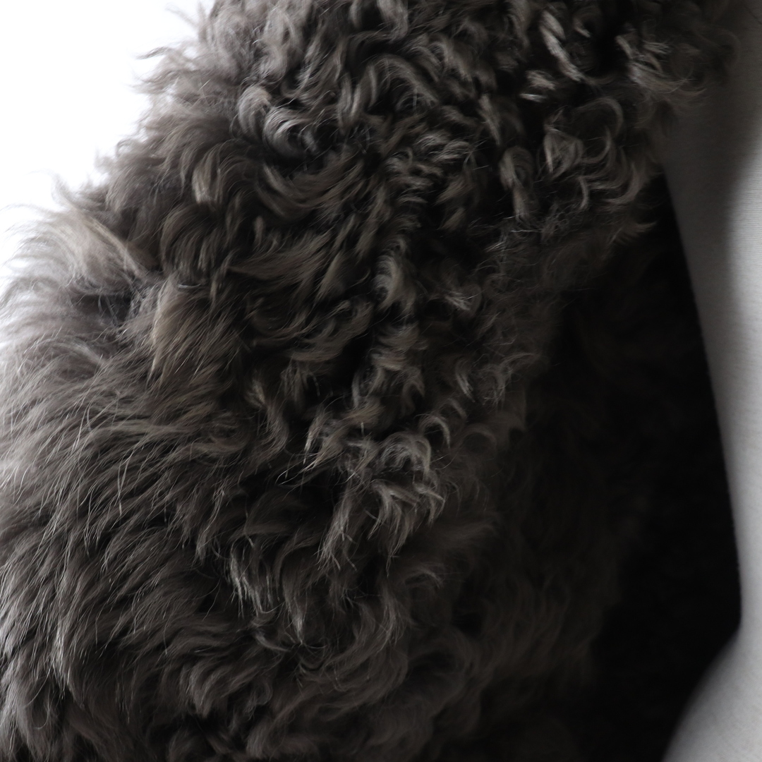 美品 UNKNOWN アンノウン 本毛皮コート ムートンコート グレージュ 8 イングランド製 レディース レディースのジャケット/アウター(ムートンコート)の商品写真