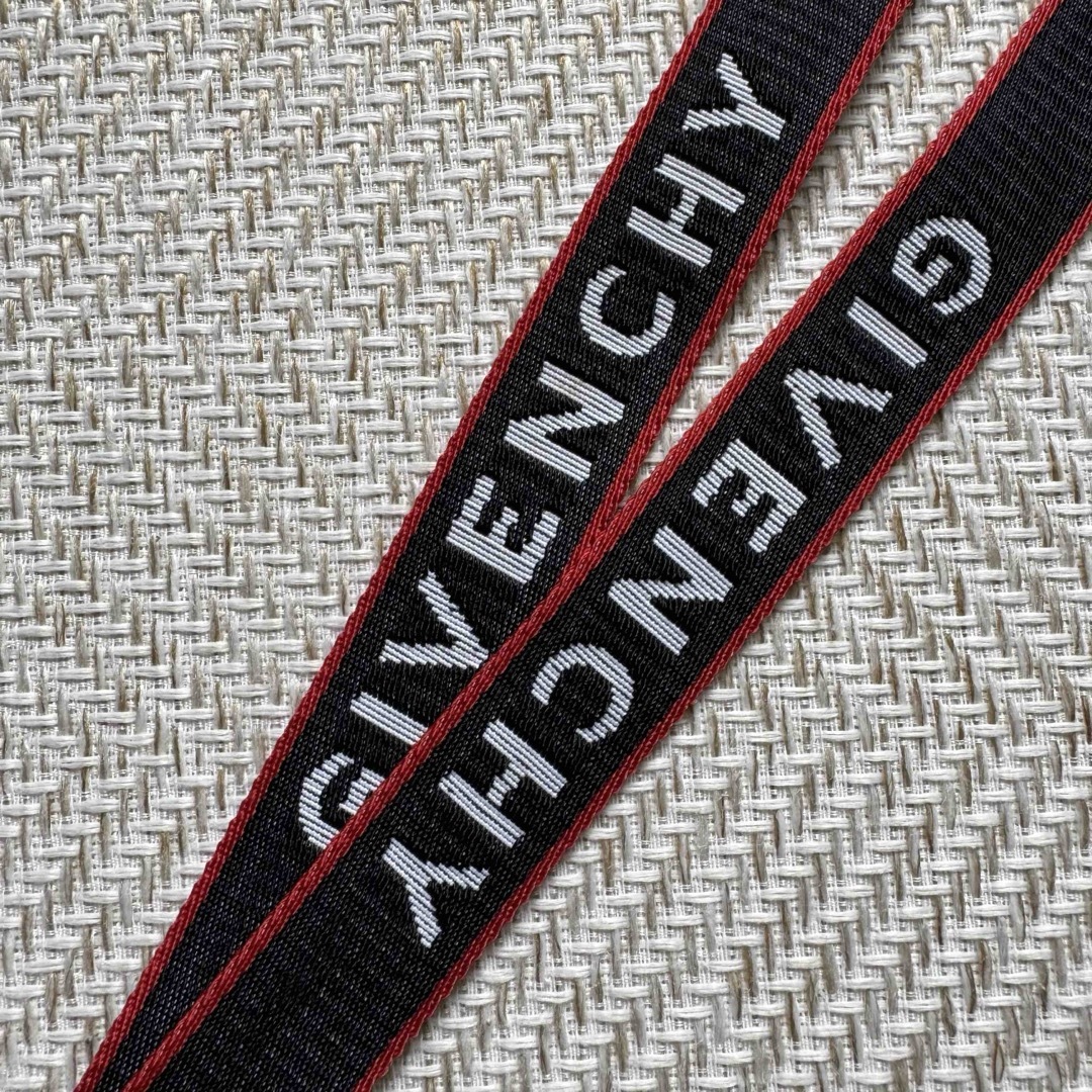 GIVENCHY(ジバンシィ)のジバンシィGivenchyストラップ　チェーン　鍵　ネックレス　美品 メンズのアクセサリー(ネックレス)の商品写真