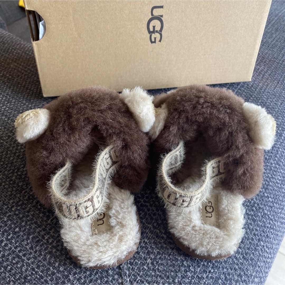 UGG(アグ)のUGG キッズ　ライオンサンダル未使用 キッズ/ベビー/マタニティのベビー靴/シューズ(~14cm)(サンダル)の商品写真