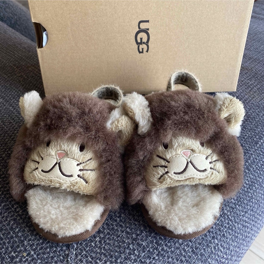 UGG(アグ)のUGG キッズ　ライオンサンダル未使用 キッズ/ベビー/マタニティのベビー靴/シューズ(~14cm)(サンダル)の商品写真