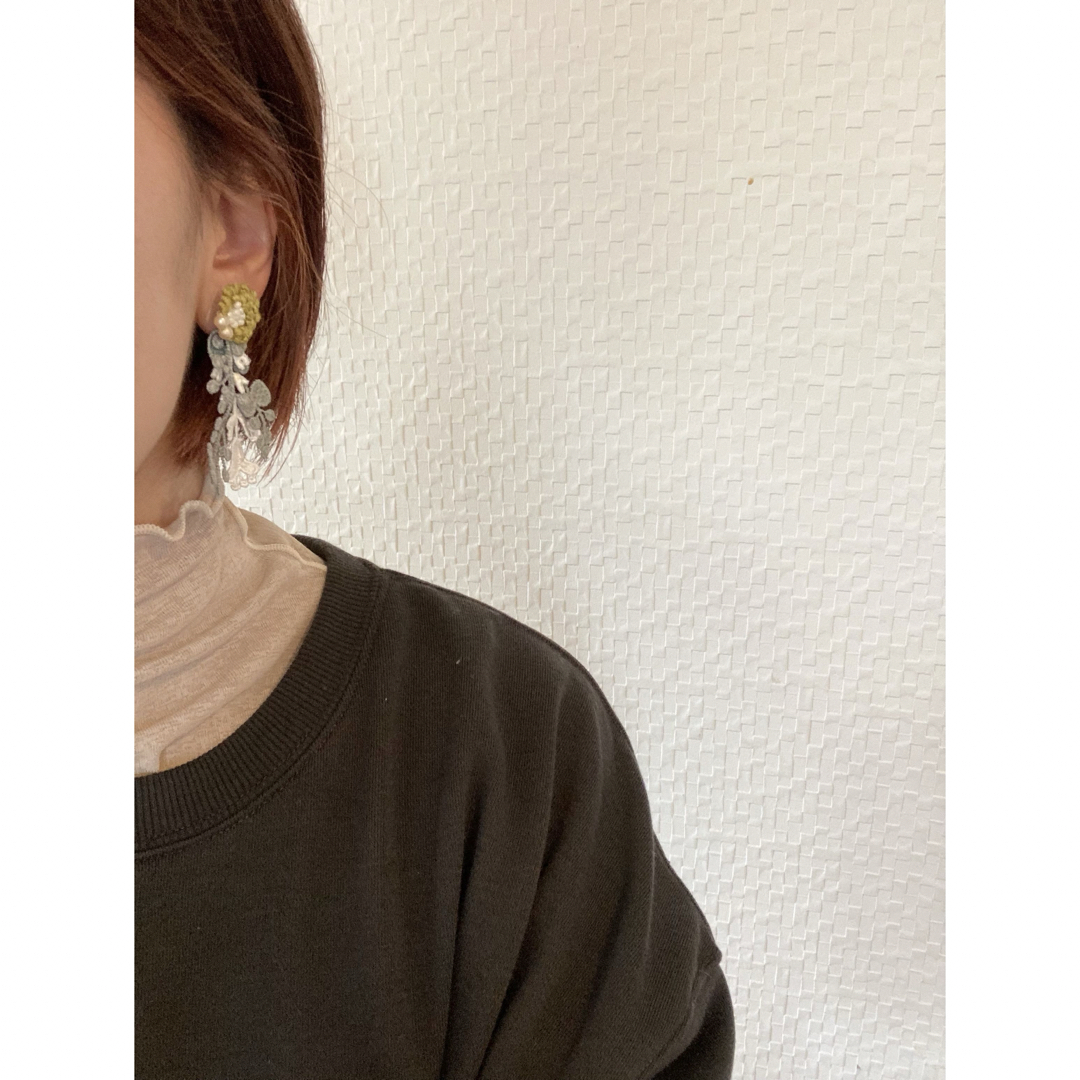 mina perhonen(ミナペルホネン)のもこもこ×レースピアスorイヤリング ピスタチオ ハンドメイドのアクセサリー(ピアス)の商品写真