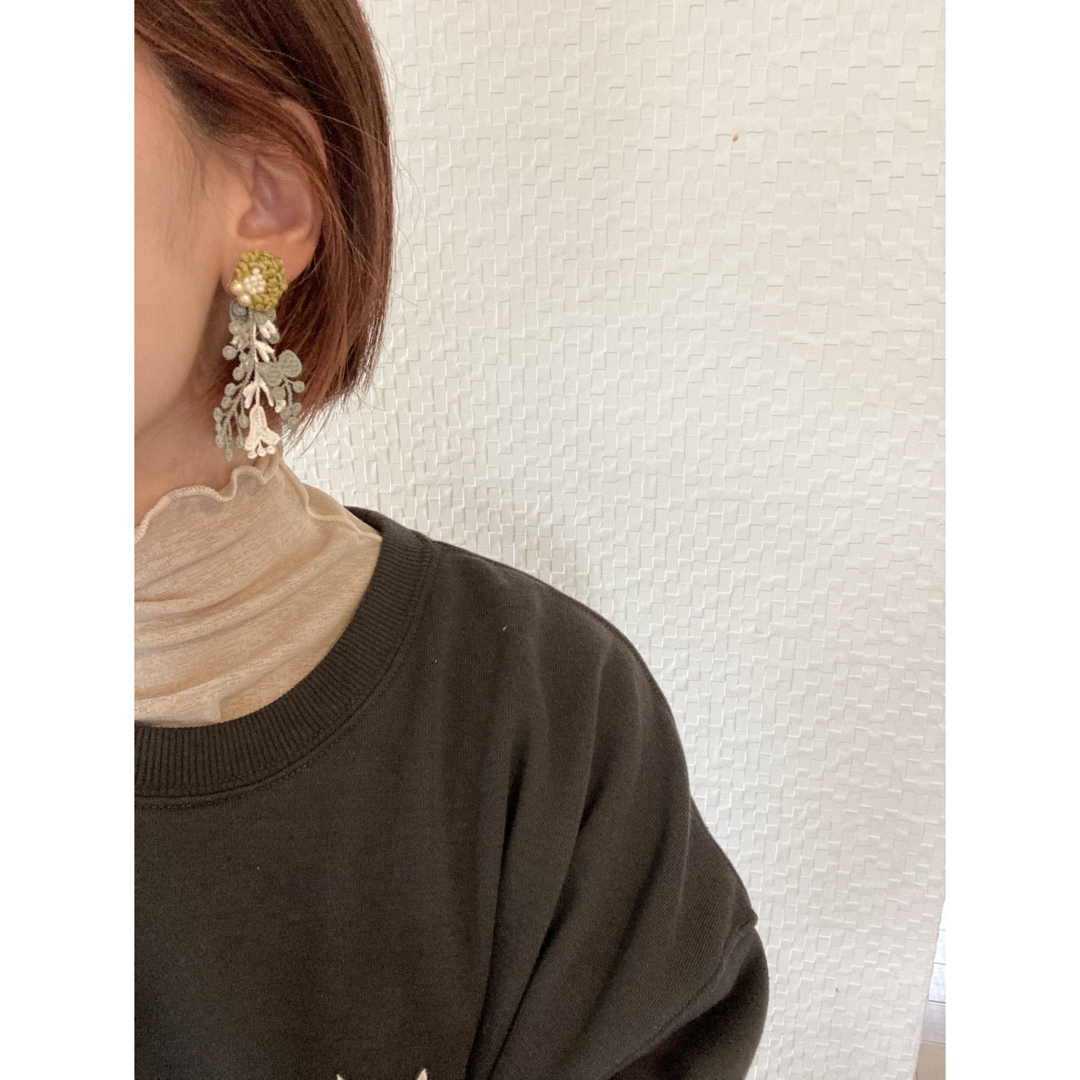 mina perhonen(ミナペルホネン)のもこもこ×レースピアスorイヤリング ピスタチオ ハンドメイドのアクセサリー(ピアス)の商品写真