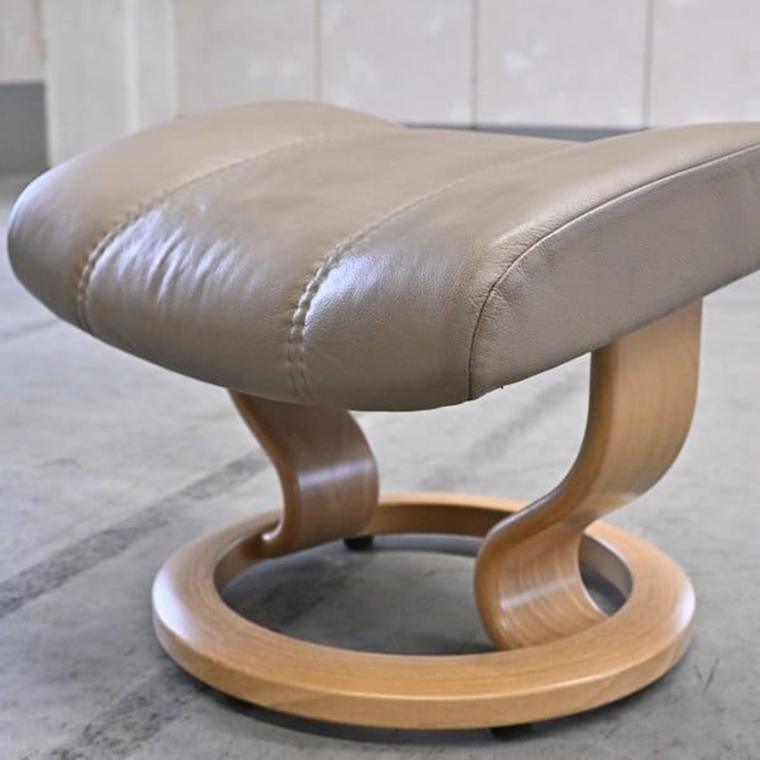 EKORNES/エコーネス オットマン 本革 ベージュ スツール 足置き 腰掛け 北欧ノルウェー リクライニングチェア【中古家具/中古インテリア/USED家具ユーズド家具/リサイクル】 インテリア/住まい/日用品のソファ/ソファベッド(ソファセット)の商品写真