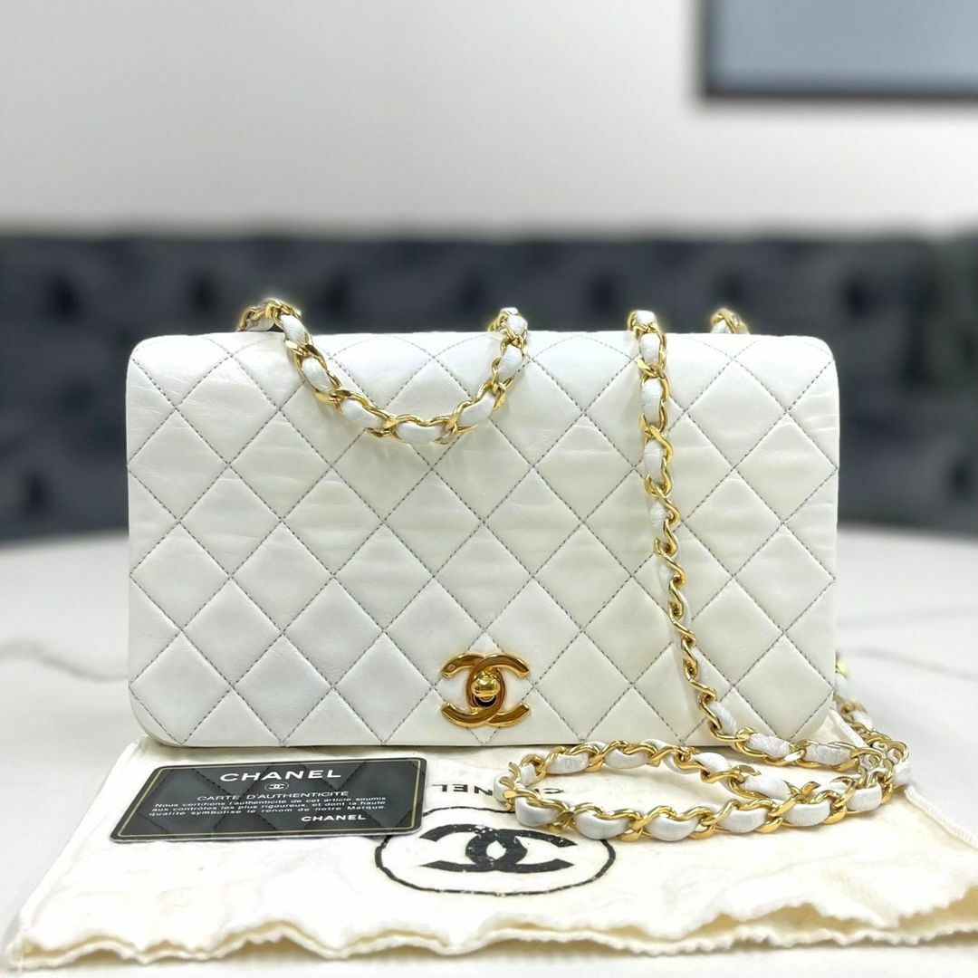 CHANEL - シャネル フルフラップ マトラッセ 白 ショルダー CHANEL - シャネル フルフラップ マトラッセ 白 ショルダー