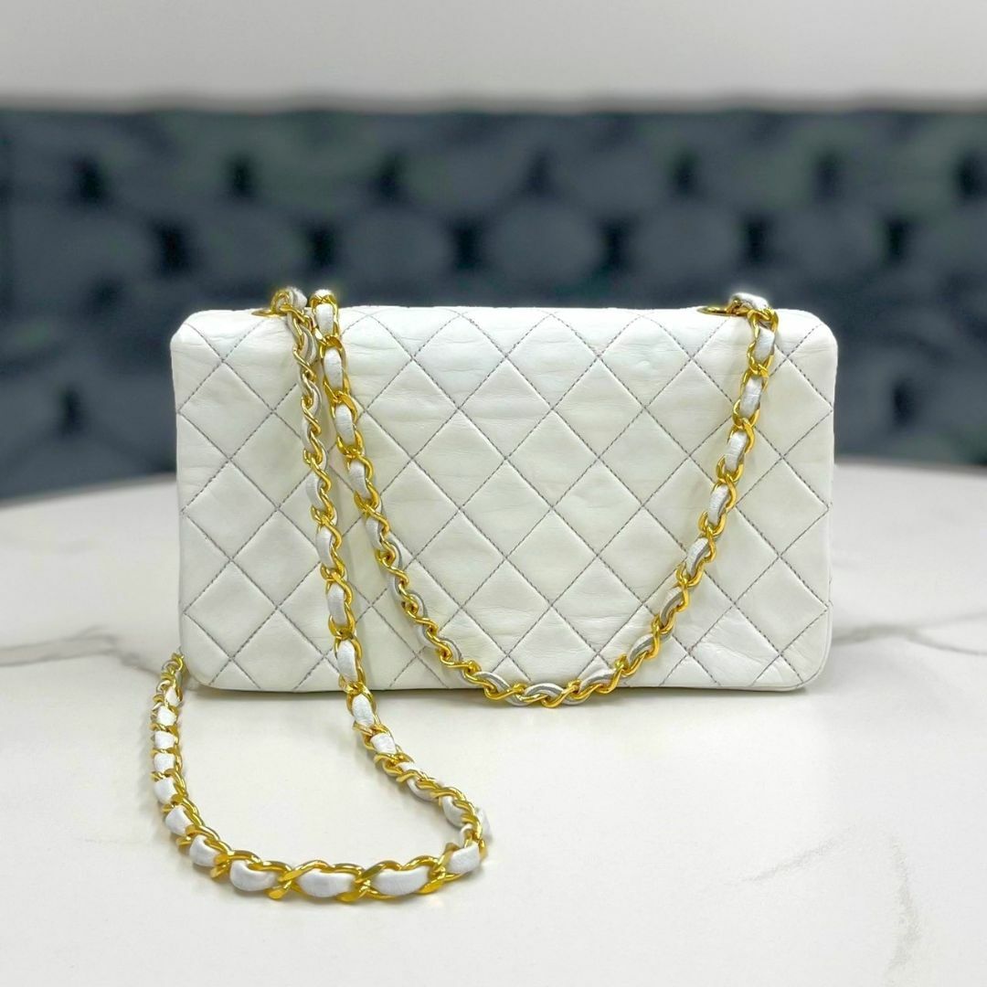 CHANEL - シャネル フルフラップ マトラッセ 白 ショルダー CHANEL - シャネル フルフラップ マトラッセ 白 ショルダー