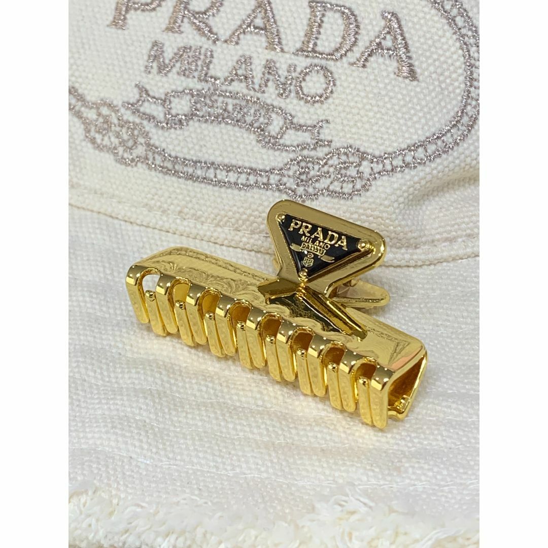 PRADA(プラダ)のPRADA ヘアクリップ ゴールド レディースのヘアアクセサリー(ヘアピン)の商品写真