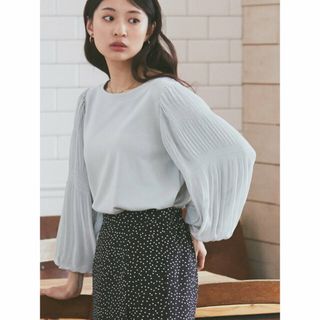 アースミュージックアンドエコロジー(earth music & ecology)の【サックスブルー】マジョリカプリーツプルオーバー カットソー/春夏/24SS(カットソー(長袖/七分))