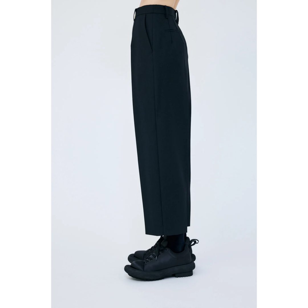 ENFOLD(エンフォルド)のエンフォルド ENFOLD CROPPED TAPERED-TROUSERS レディースのパンツ(クロップドパンツ)の商品写真