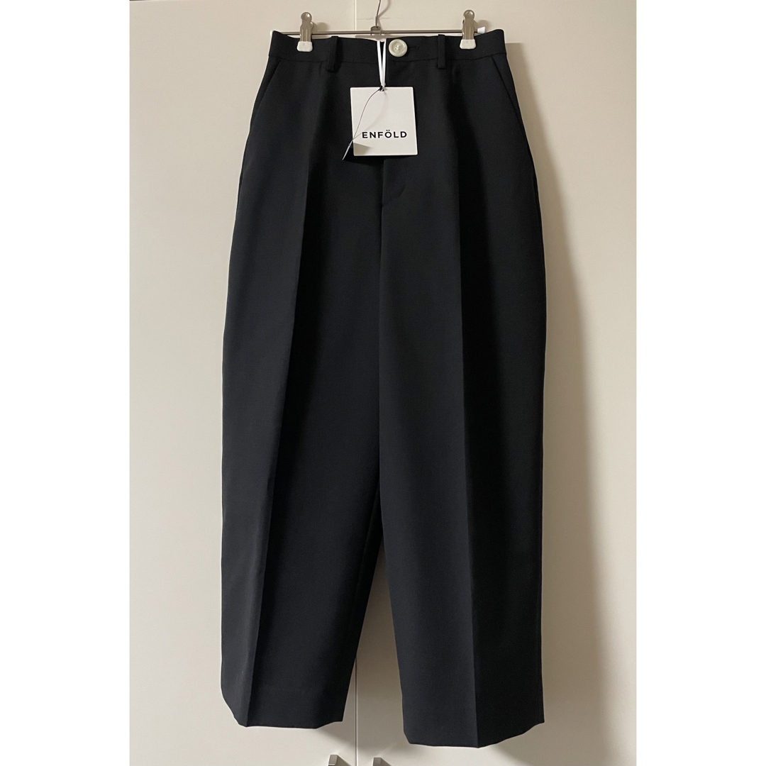 ENFOLD(エンフォルド)のエンフォルド ENFOLD CROPPED TAPERED-TROUSERS レディースのパンツ(クロップドパンツ)の商品写真