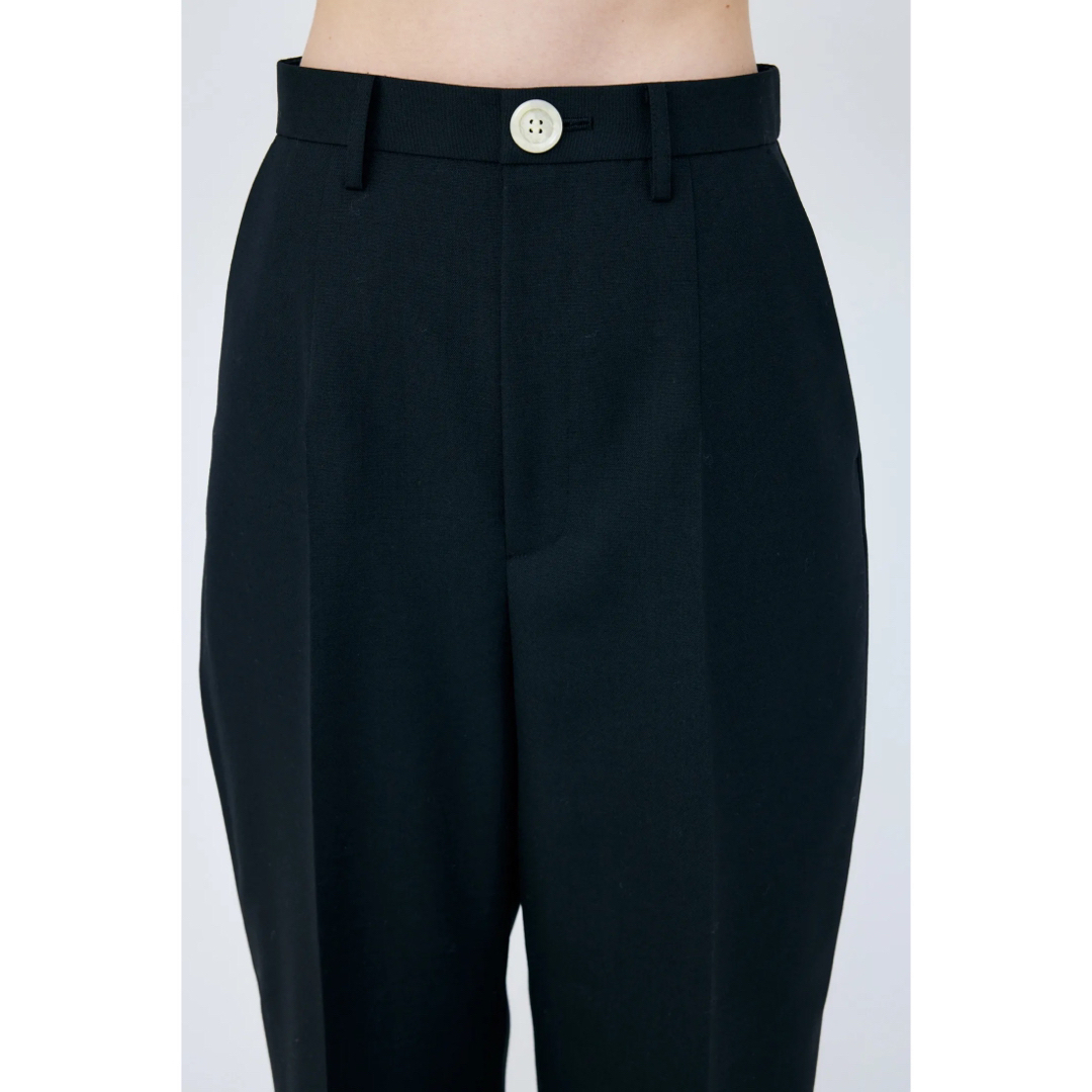 ENFOLD(エンフォルド)のエンフォルド ENFOLD CROPPED TAPERED-TROUSERS レディースのパンツ(クロップドパンツ)の商品写真