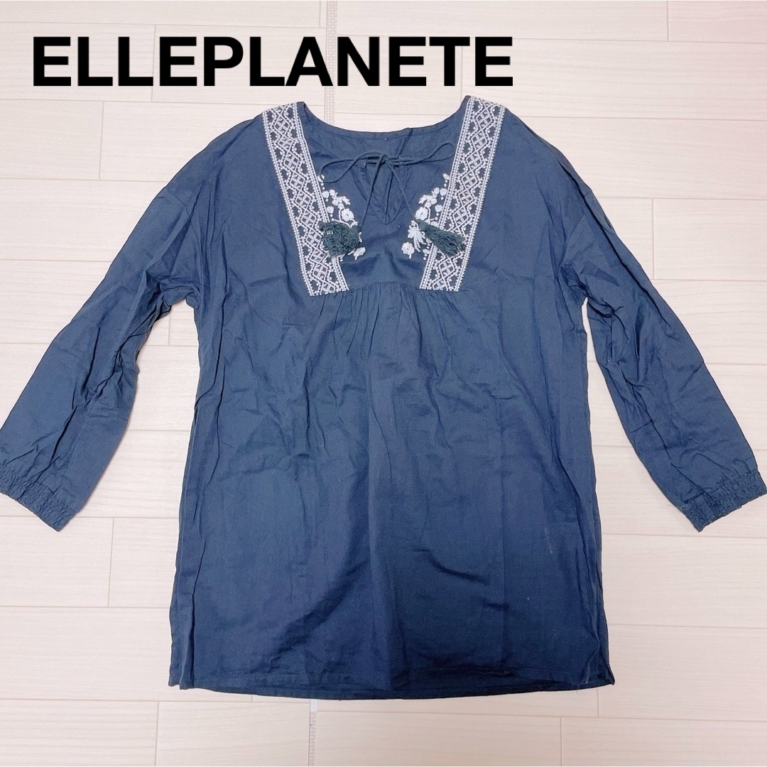 ELLE PLANETE(エルプラネット)のELLEPLANETE ブラウス 刺繍 ネイビー レディースのトップス(シャツ/ブラウス(長袖/七分))の商品写真