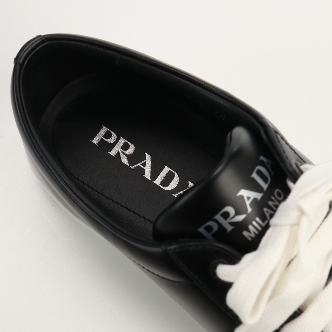 PRADA(プラダ)のプラダ ブラッシュドレザースニーカー 2EE376 3F0E F0632 スニーカー メンズの靴/シューズ(スニーカー)の商品写真