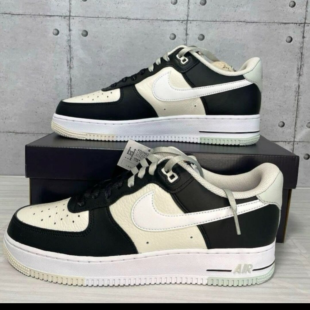 NIKE(ナイキ)のNIKE AIR FORCE 1 07 LV8 エアフォース1 パンダ　27cm メンズの靴/シューズ(スニーカー)の商品写真