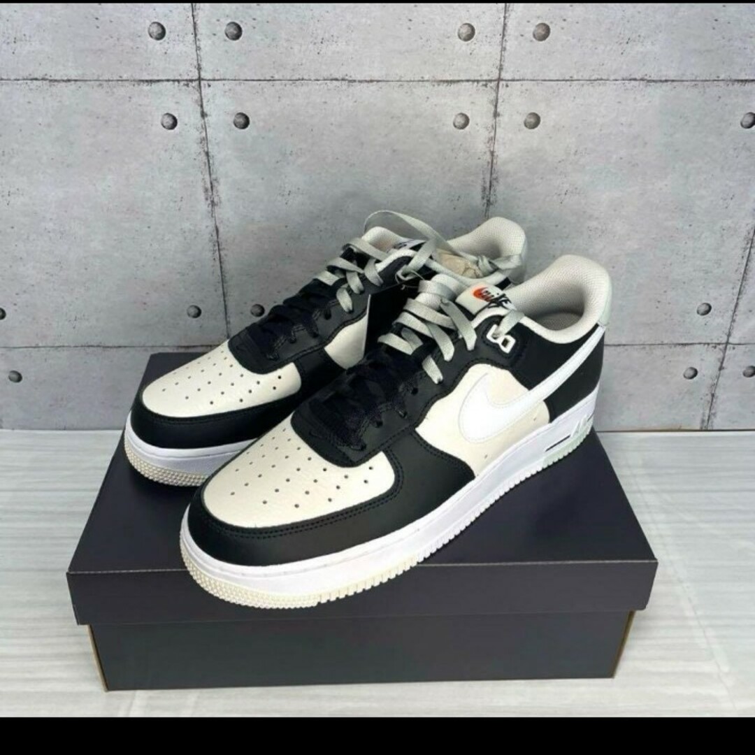 NIKE(ナイキ)のNIKE AIR FORCE 1 07 LV8 エアフォース1 パンダ　27cm メンズの靴/シューズ(スニーカー)の商品写真