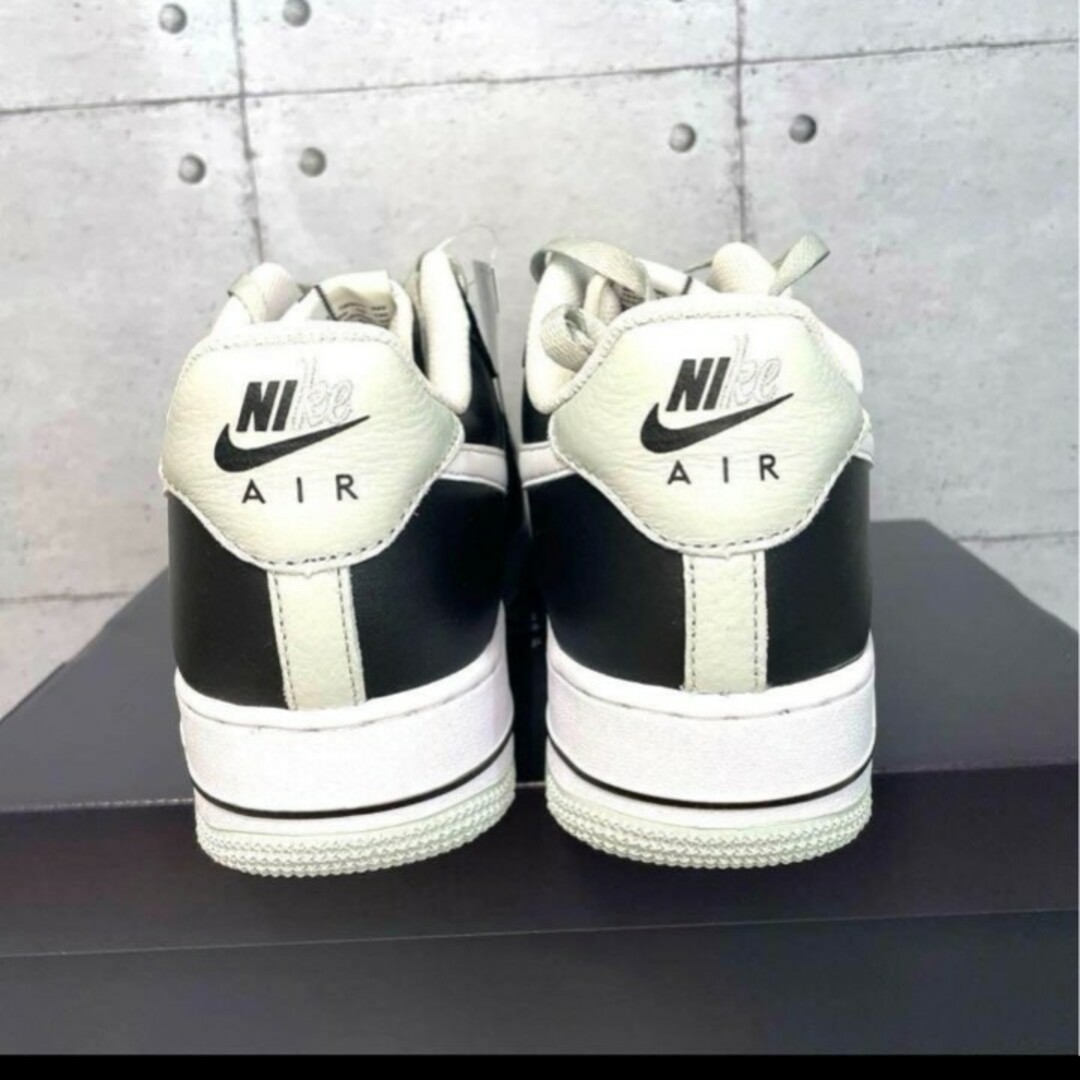 NIKE(ナイキ)のNIKE AIR FORCE 1 07 LV8 エアフォース1 パンダ　27cm メンズの靴/シューズ(スニーカー)の商品写真