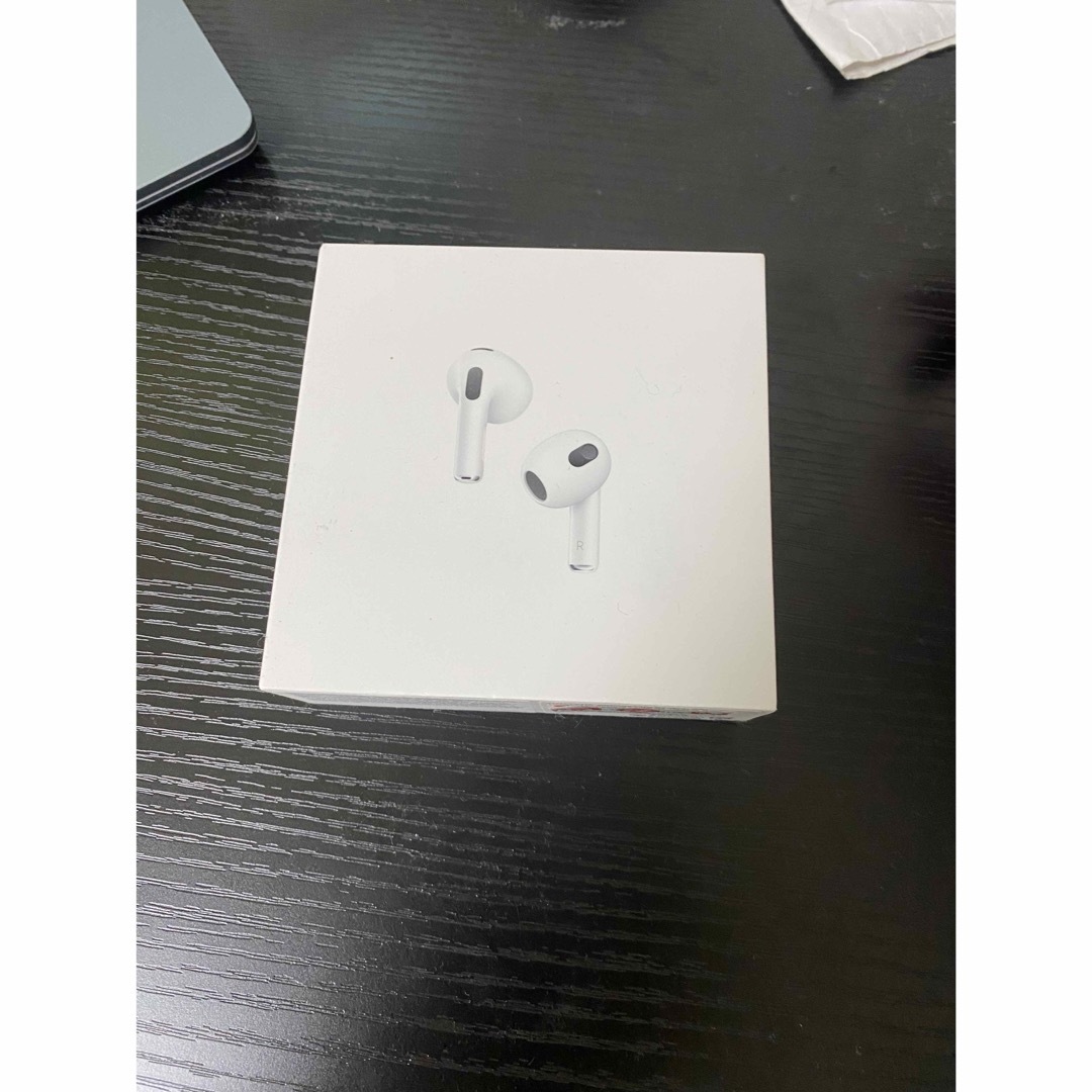 Apple(アップル)のAirPods(第三世代)】APPLE MME73J/A WHITE スマホ/家電/カメラのオーディオ機器(ヘッドフォン/イヤフォン)の商品写真