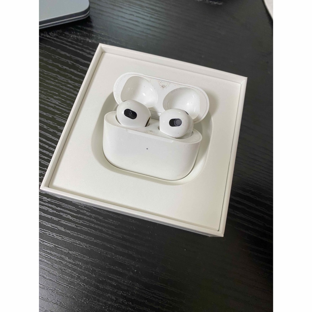 Apple(アップル)のAirPods(第三世代)】APPLE MME73J/A WHITE スマホ/家電/カメラのオーディオ機器(ヘッドフォン/イヤフォン)の商品写真