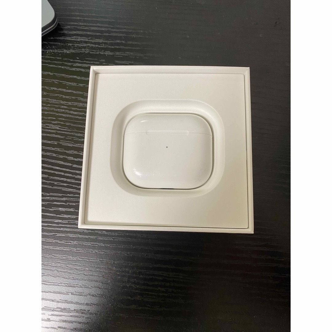 Apple(アップル)のAirPods(第三世代)】APPLE MME73J/A WHITE スマホ/家電/カメラのオーディオ機器(ヘッドフォン/イヤフォン)の商品写真