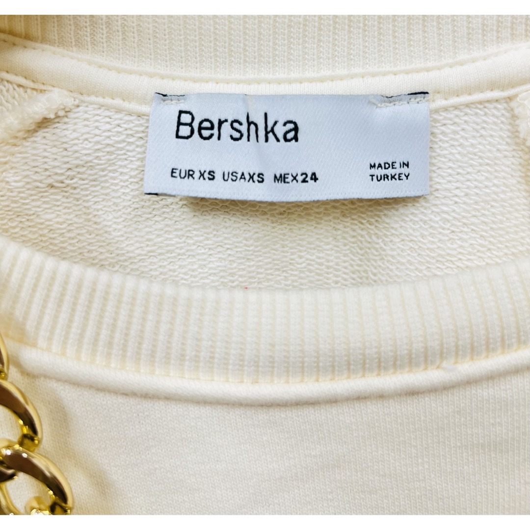 Bershka(ベルシュカ)のBershka ベルシュカ クロップド トレーナー チェーン付き  XS レディースのトップス(トレーナー/スウェット)の商品写真