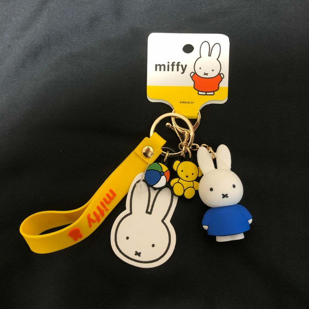 miffy(ミッフィー)のミッフィー　キーホルダー　キーチェーン　miffy 日本未発売【青色】 エンタメ/ホビーのアニメグッズ(キーホルダー)の商品写真