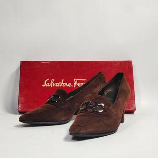 サルヴァトーレフェラガモ(Salvatore Ferragamo)の【美品箱付】Ferragamo ブラウン スエード ガンチーニヒールパンプス(ハイヒール/パンプス)