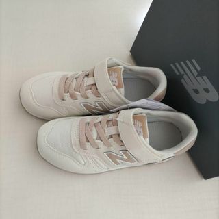 ニューバランス(New Balance)の21.5cm☆ニューバランス・キッズスニーカー　YV373　ライトベージュ(スニーカー)