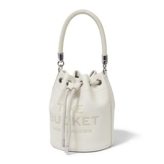 マークジェイコブス(MARC JACOBS)の【新品未使用】 MARC JACOBS マークジェイコブス ハンドバッグ ショルダー THE LEATHER BUCKET BAG H652L01PF22 【COTTON/SILVER】(ハンドバッグ)