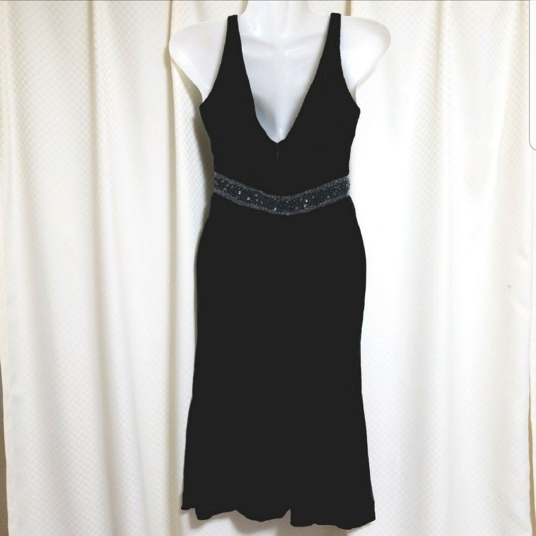dazzy store(デイジーストア)のシンシアローリー ビジューつき ベロア ロングワンピース 黒 1 Sサイズ/7号 レディースのフォーマル/ドレス(ミディアムドレス)の商品写真