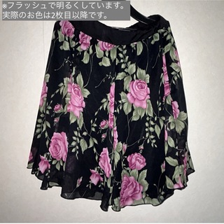 薔薇　スカート　黒(ひざ丈スカート)