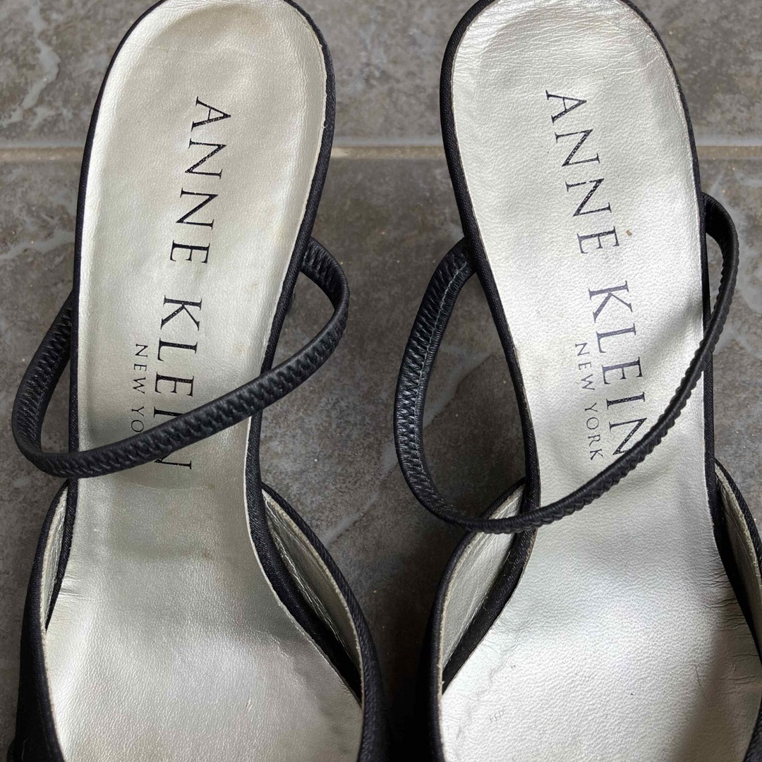 ANNE KLEIN(アンクライン)の美品　入学ブラックフォーマル　冠婚葬祭　36インチ　M ローヒール　ワンポイント レディースの靴/シューズ(ハイヒール/パンプス)の商品写真