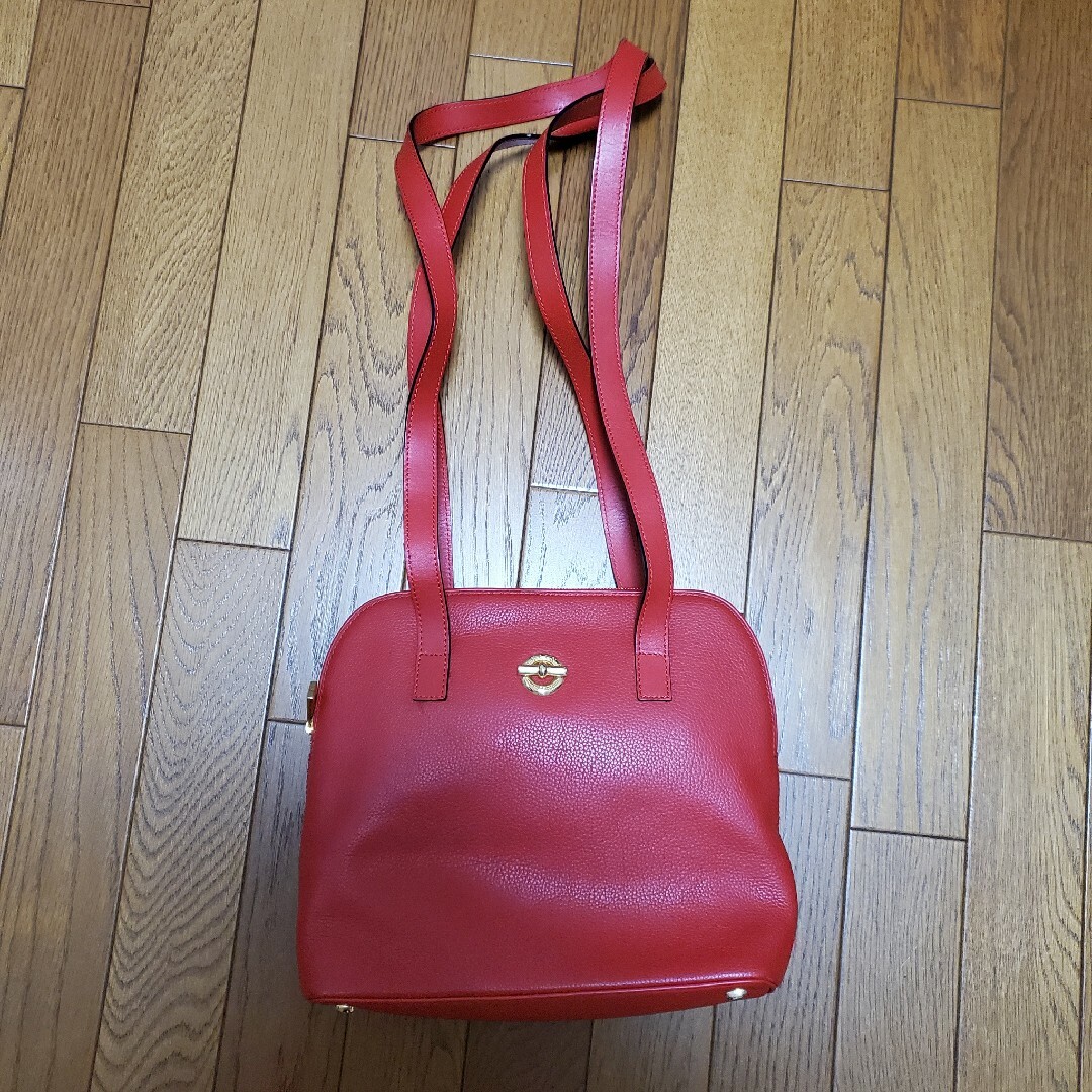 celine(セリーヌ)のCELINE　ショルダーバッグ　赤 レディースのバッグ(ショルダーバッグ)の商品写真