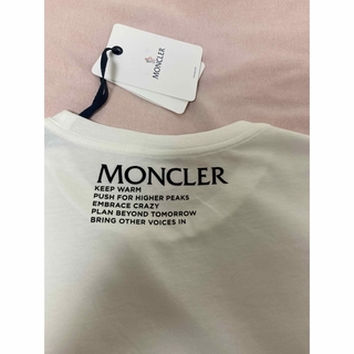 モンクレール(MONCLER)の新品タグ付き　MONCLERモンクレール長袖シャツ　ホワイト　S(Tシャツ(長袖/七分))